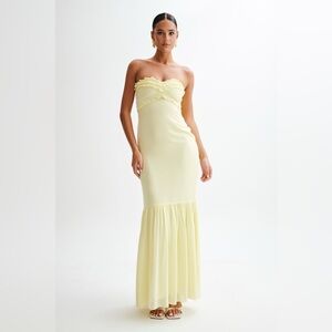 NWT Meshki Olivette Strapless Chiffon Maxi Dress - Lemon Sherbet
Size small